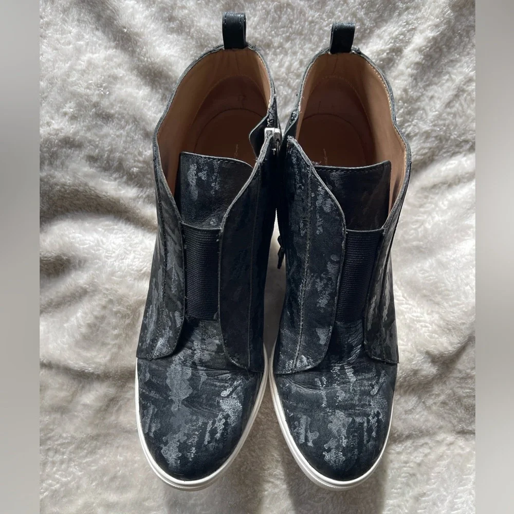 L.Paolo Women's Black Gray Velvet‎ Wedge Ankle Sneakers 8m